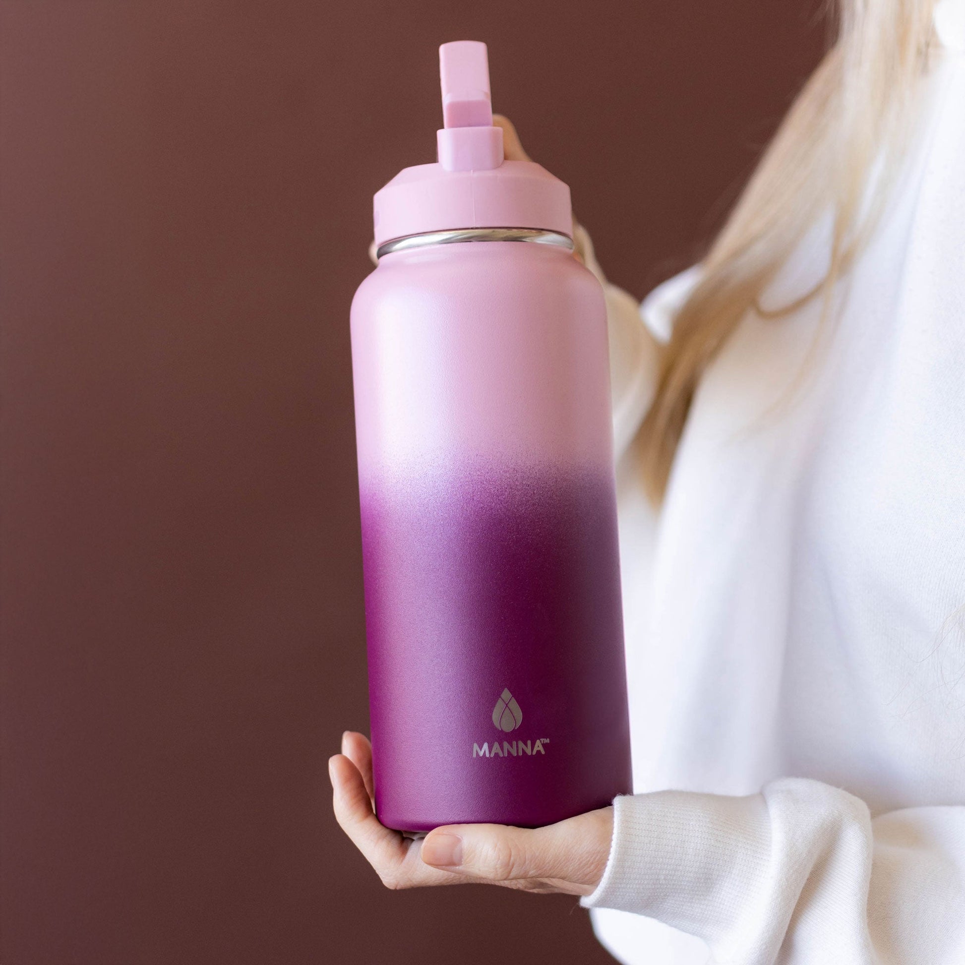32-oz-powel-bottle-v6 32_Manna_Website_Lifestyles-2.jpg