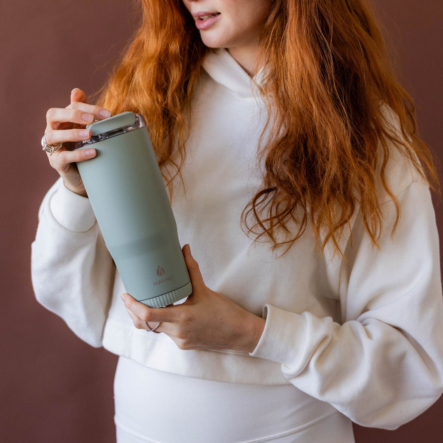 30-oz-groove-tumbler-o0 4Manna_Website_Lifestyles-17.jpg